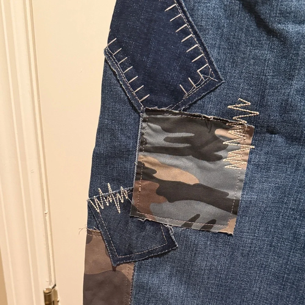 NWT Anthropologie Pilcro Kenna Mid Rise Heritage  Blue Camo Patch Barrel Jeans - Picture 10 of 13